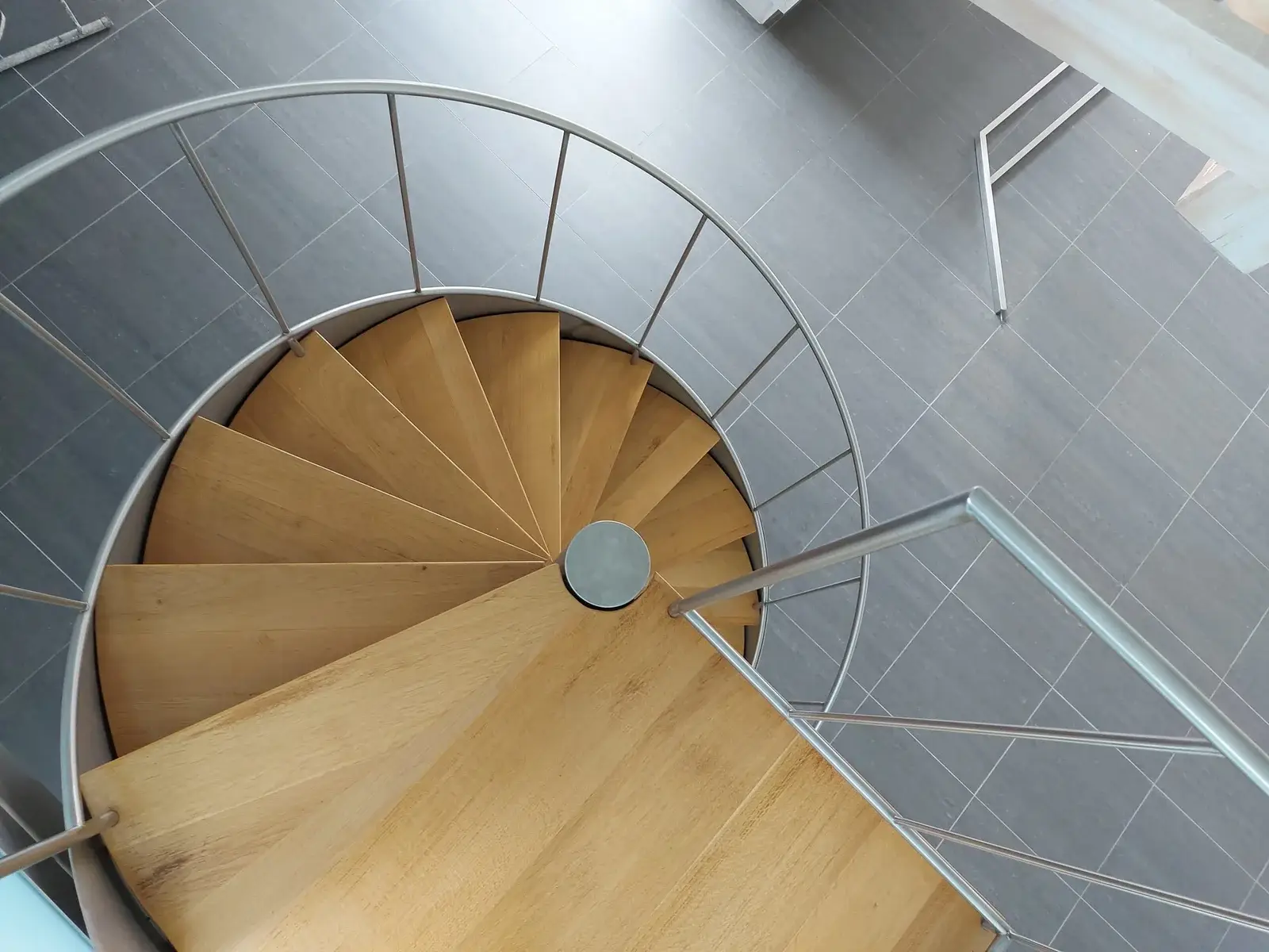 escalier tournant inox et bois